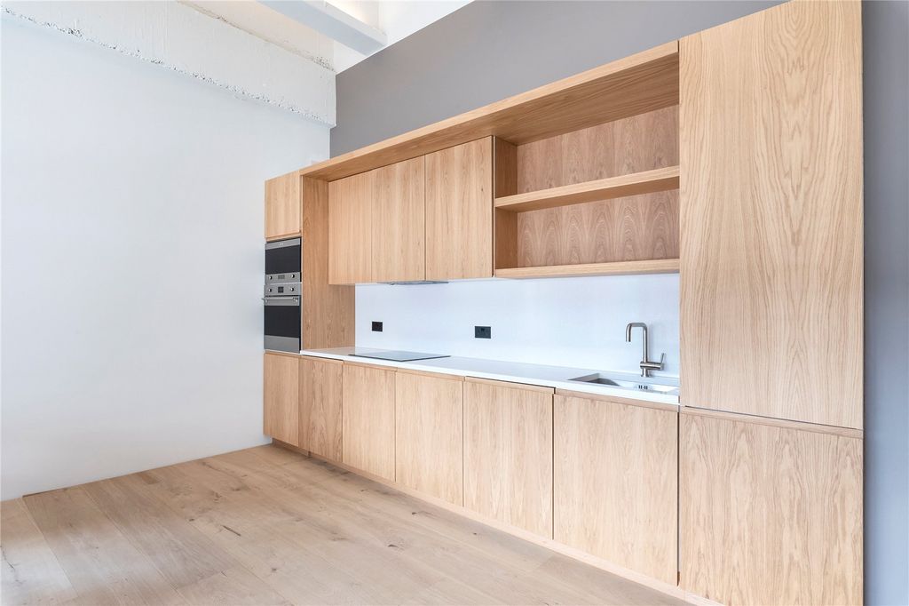 Property photo 3 of 9 Kitchen