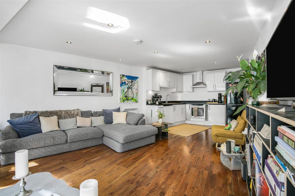 Property photo 2 of 18 1714394037 - 5.Jpg