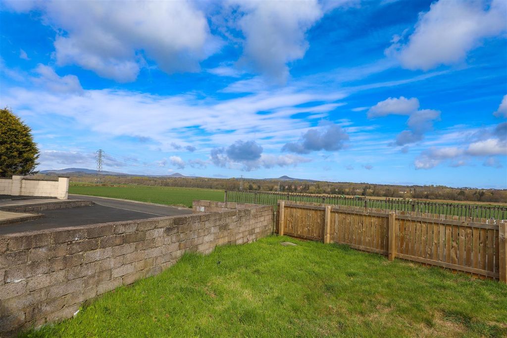 Property photo 3 of 15 c