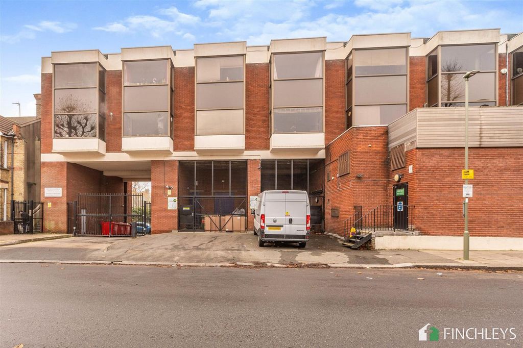 Property photo 1 of 6