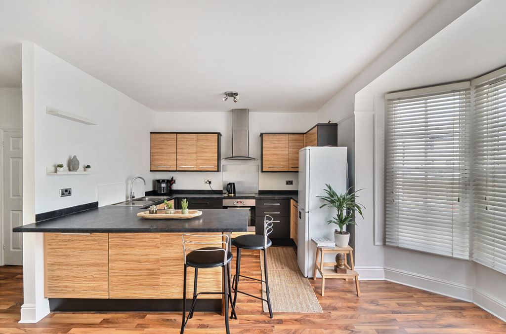 Property photo 3 of 11 1301401-10-68398E...