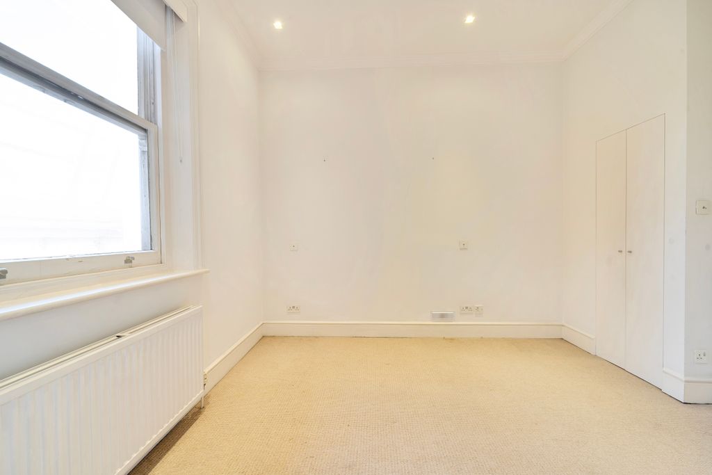 Property photo 3 of 33