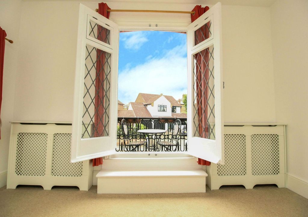 Property photo 3 of 8 5