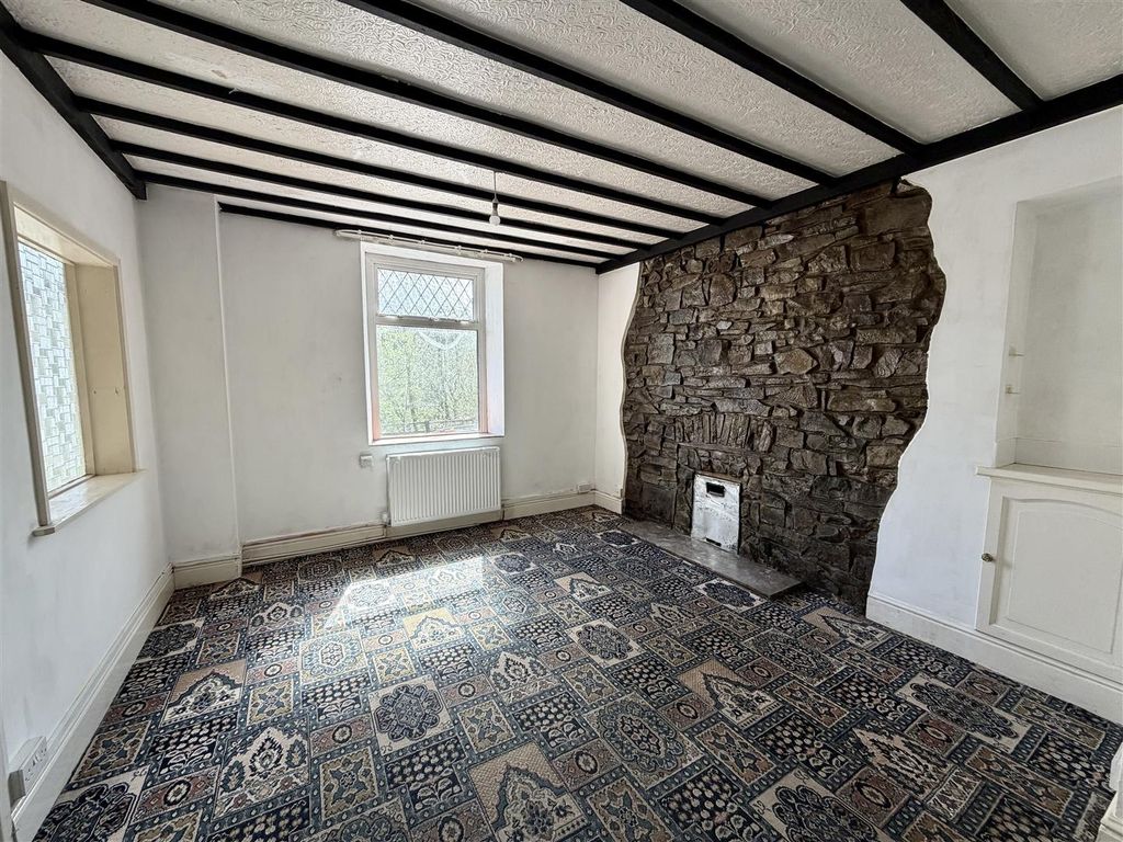 Property photo 2 of 12 Lounge