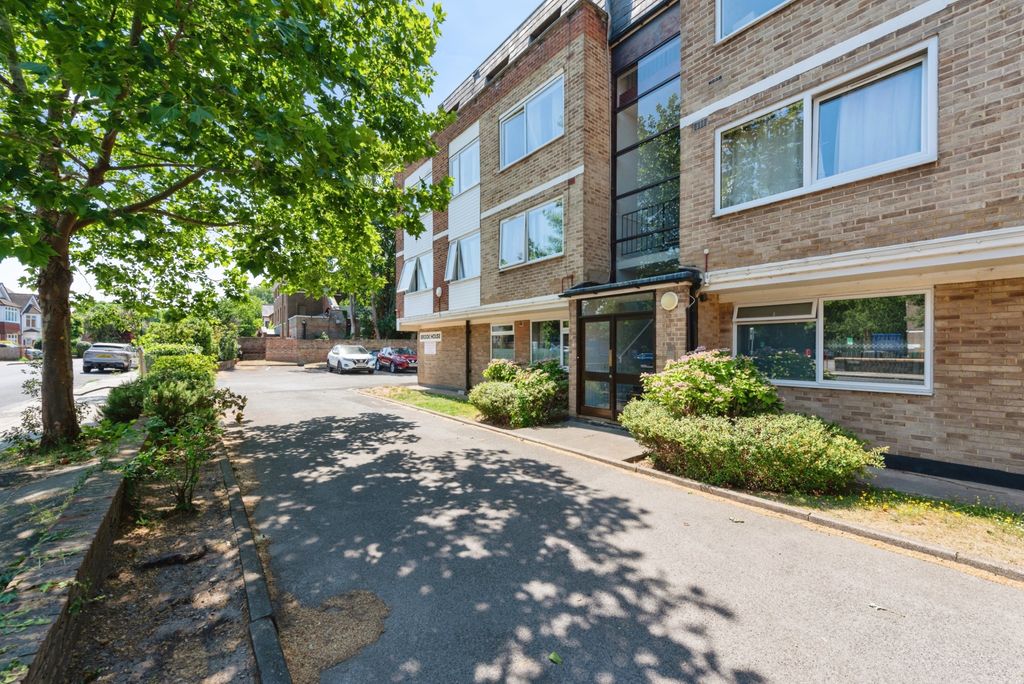 Property photo 1 of 20 London Road