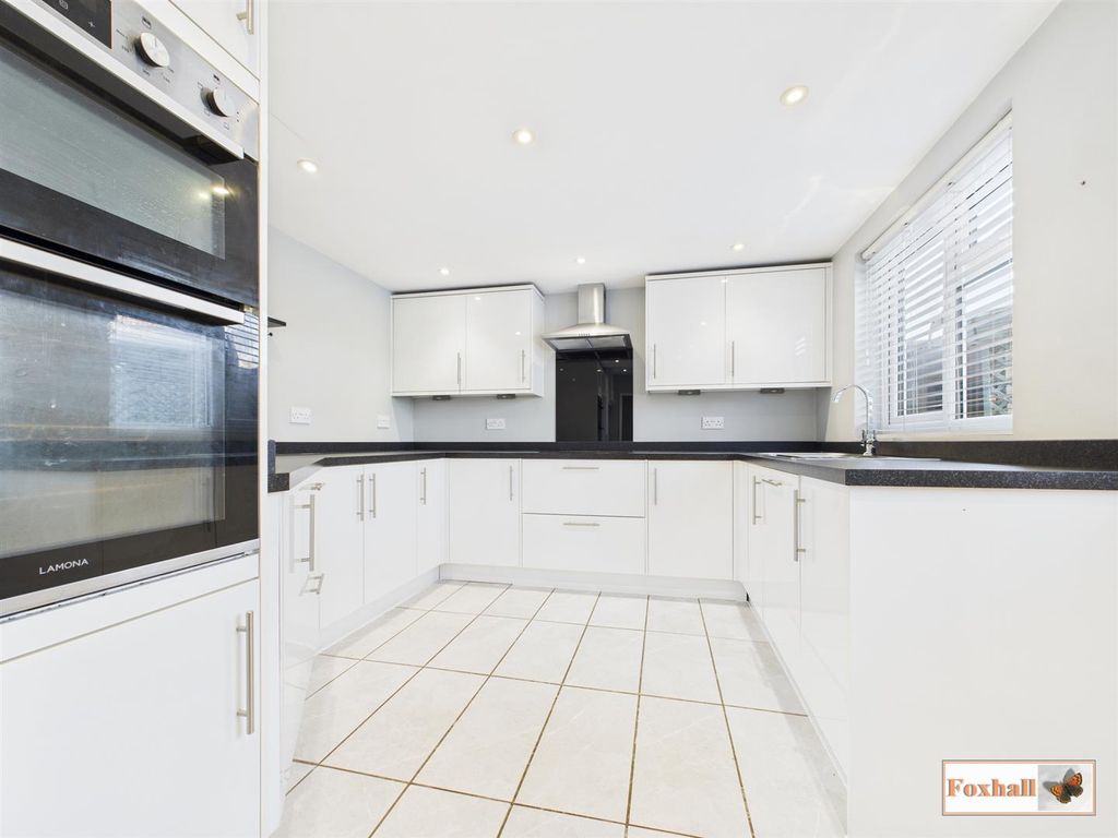 Property photo 2 of 19 Kitchen