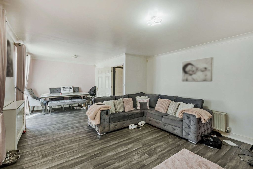 Property photo 3 of 42