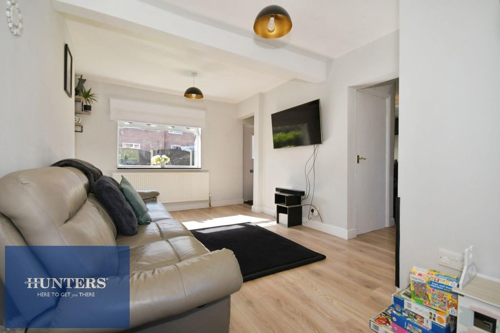 Property photo 3 of 16 Lounge 01.Jpg