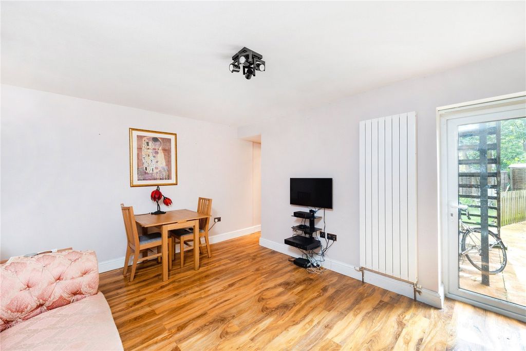 Property photo 2 of 7 Picture No. 11