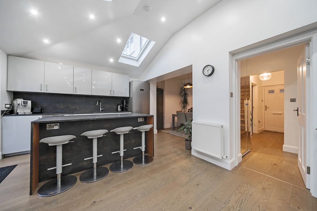 Property photo 3 of 38 Picture No. 25