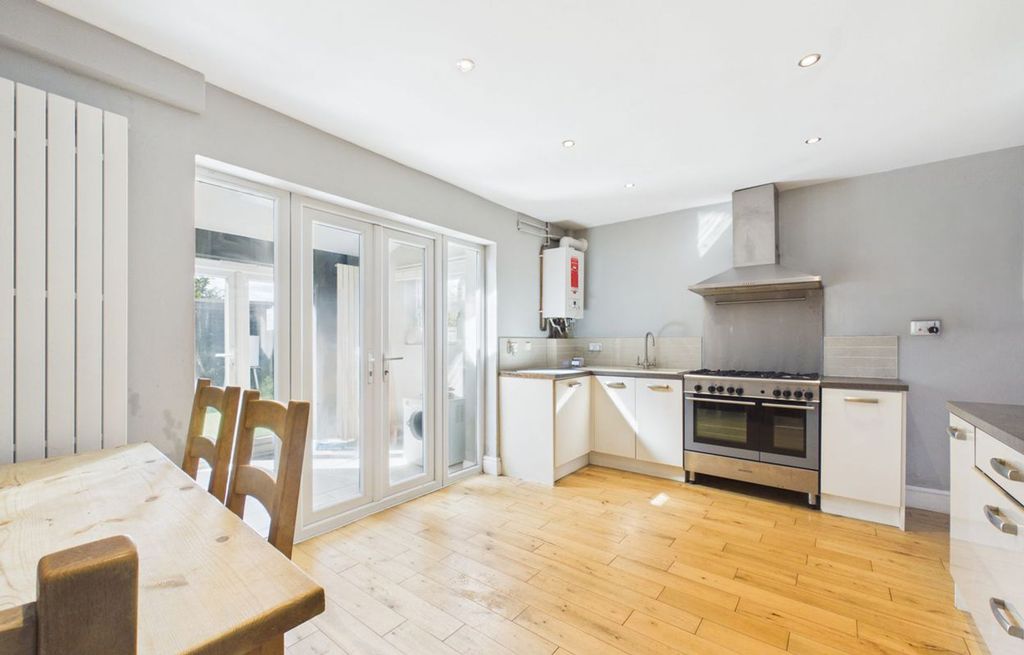 Property photo 2 of 12 Dining Kitchen