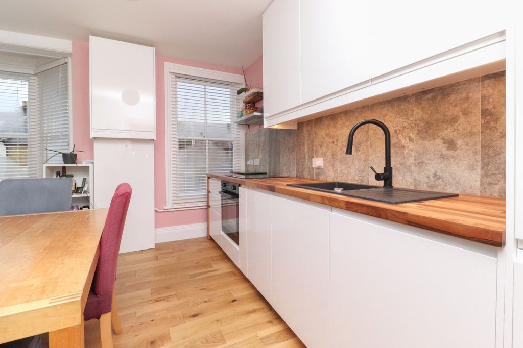 Property photo 3 of 10 Picture 3