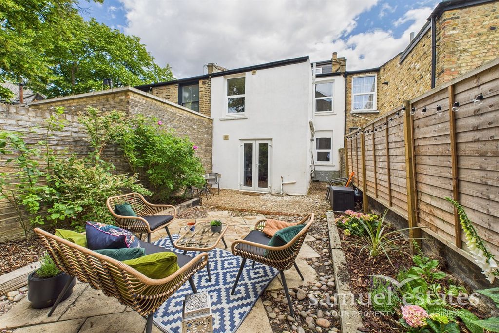 Property photo 3 of 14 Garden