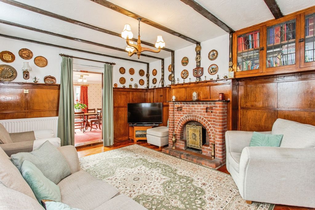 Property photo 2 of 17 Lounge