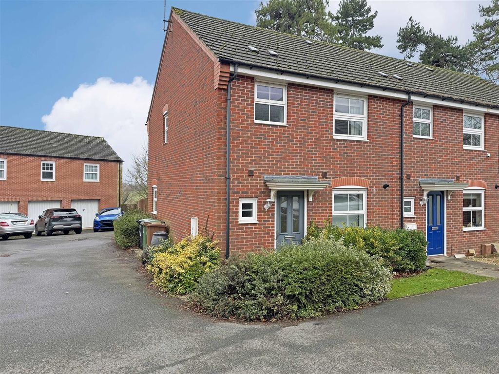 Property photo 1 of 12 Hillside Gardens, Stamford