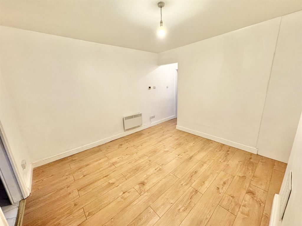 Property photo 2 of 7 8Bb73d5d-9B7E-4B0E-9A70-30948B171542.Jpeg