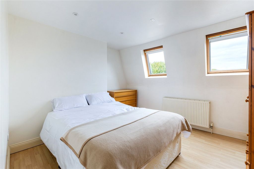 Property photo 2 of 9 Picture No. 33