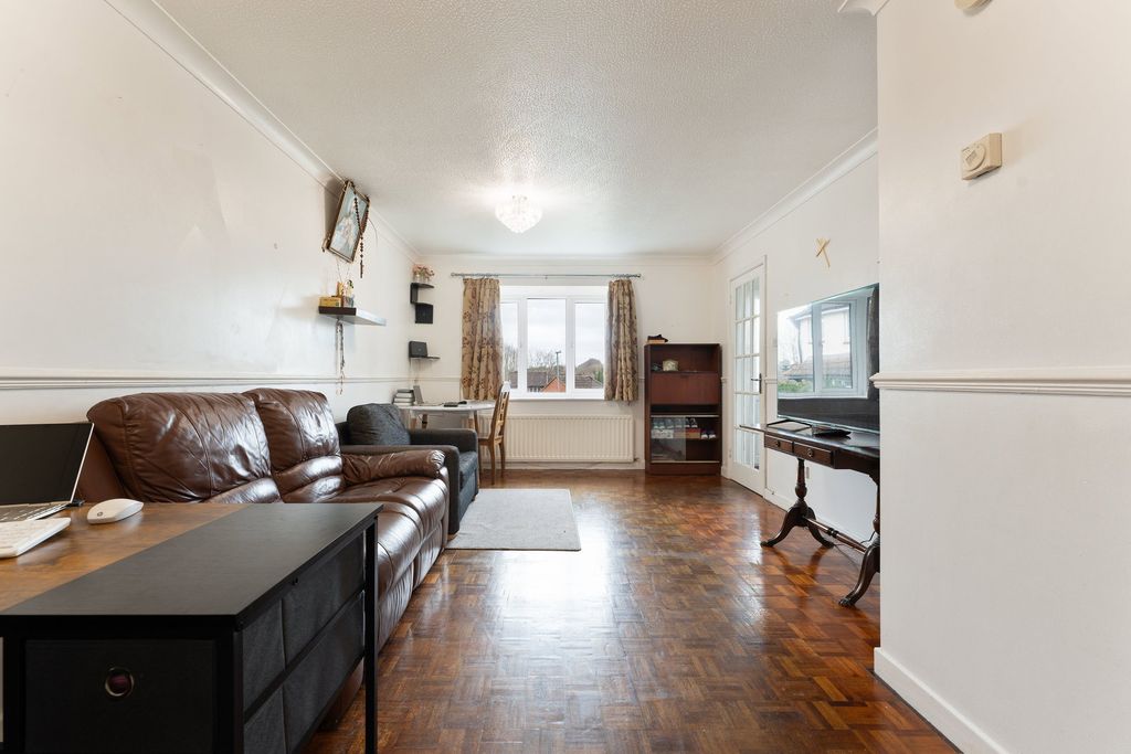 Property photo 3 of 12