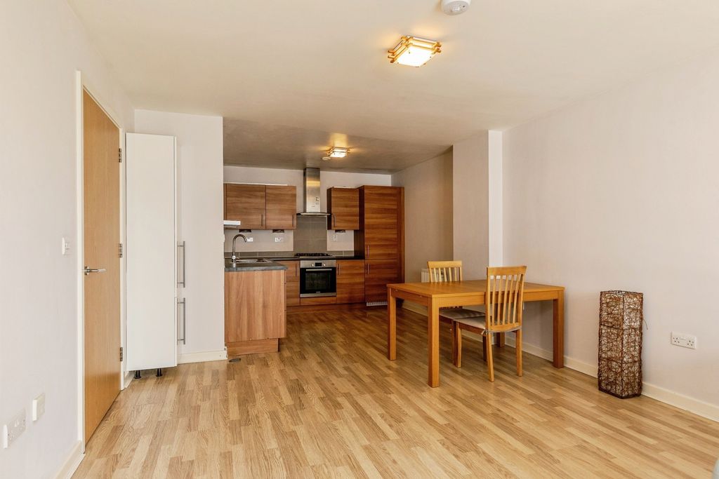 Property photo 3 of 11 Pbox-Img.Jpg