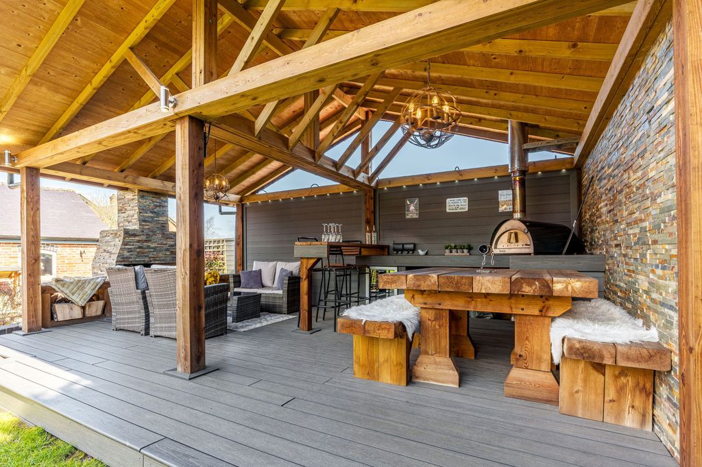 Property photo 2 of 25