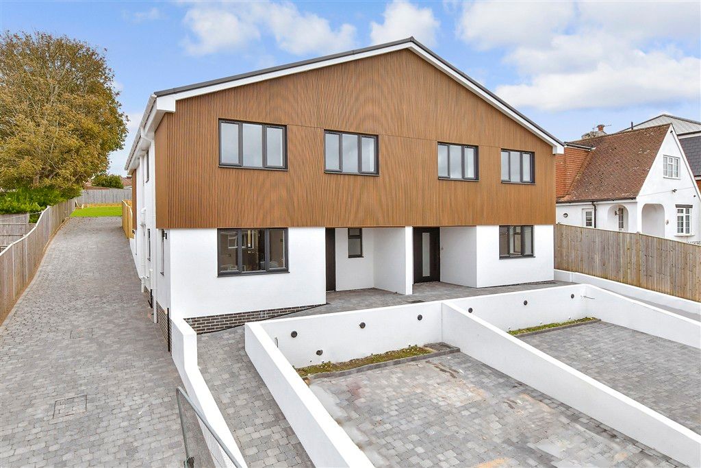 Property photo 2 of 20 Front