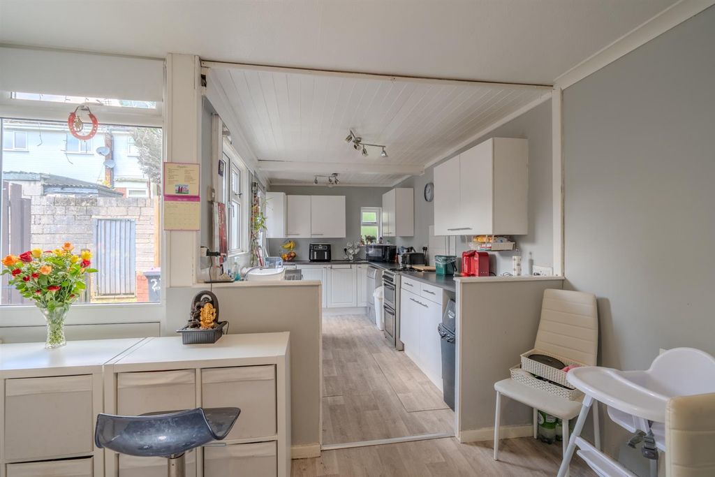 Property photo 2 of 21 22 Kingsland Walk-12.Jpg