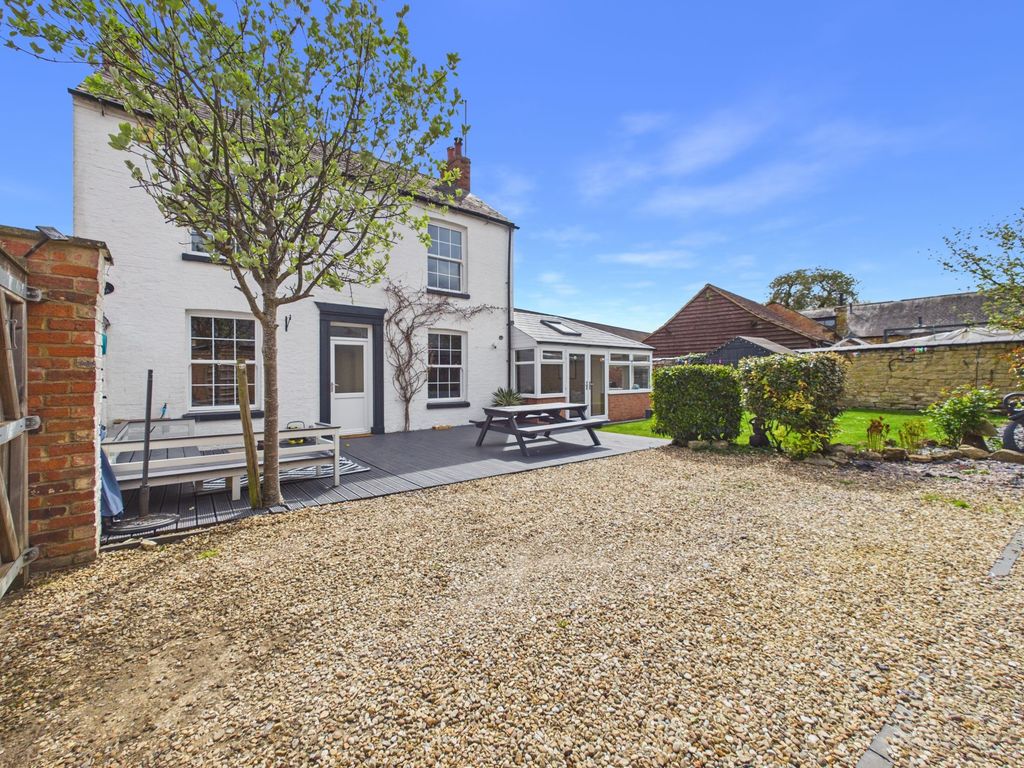 Property photo 2 of 29