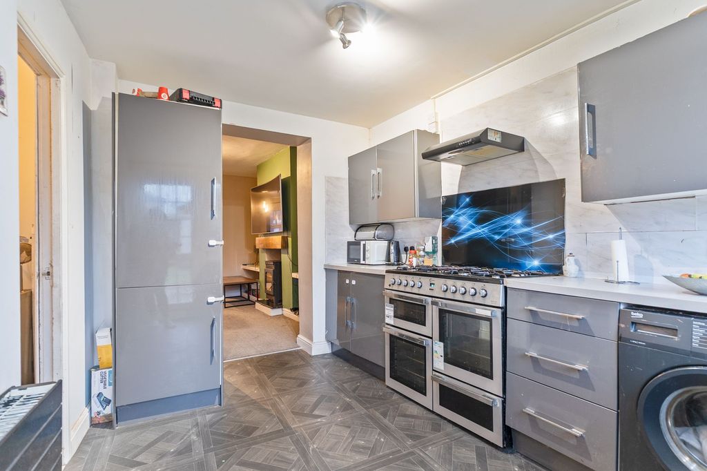 Property photo 3 of 20