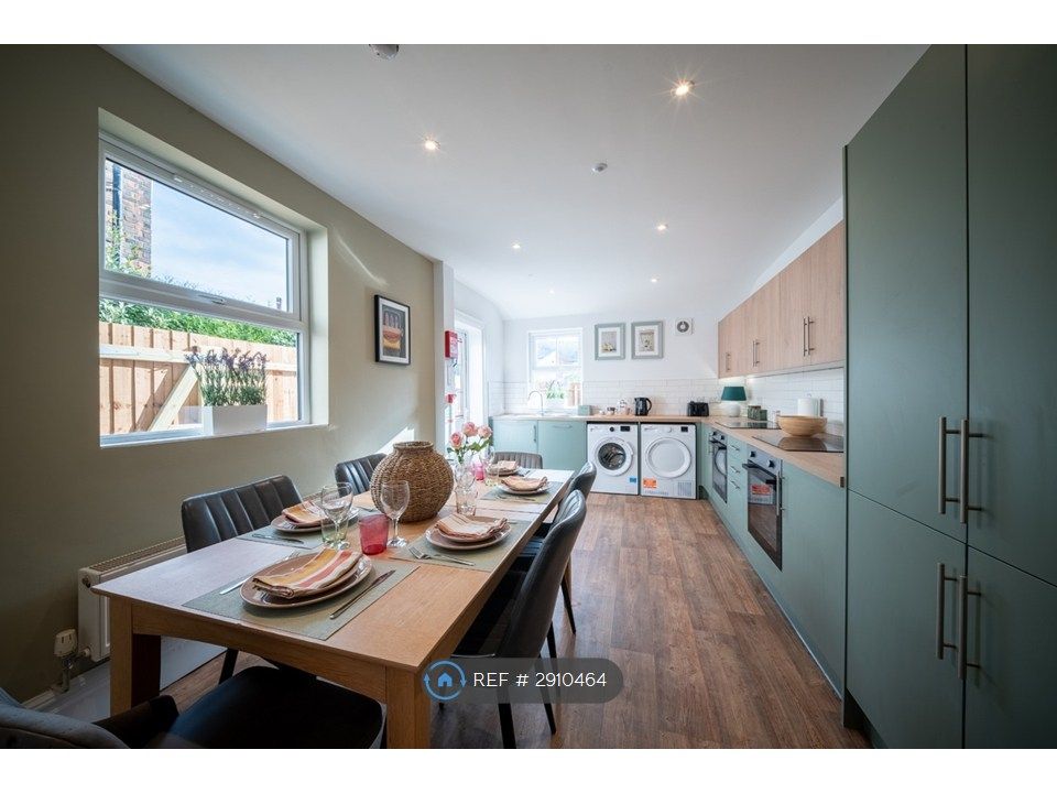 Property photo 3 of 11 Shared Kitchen