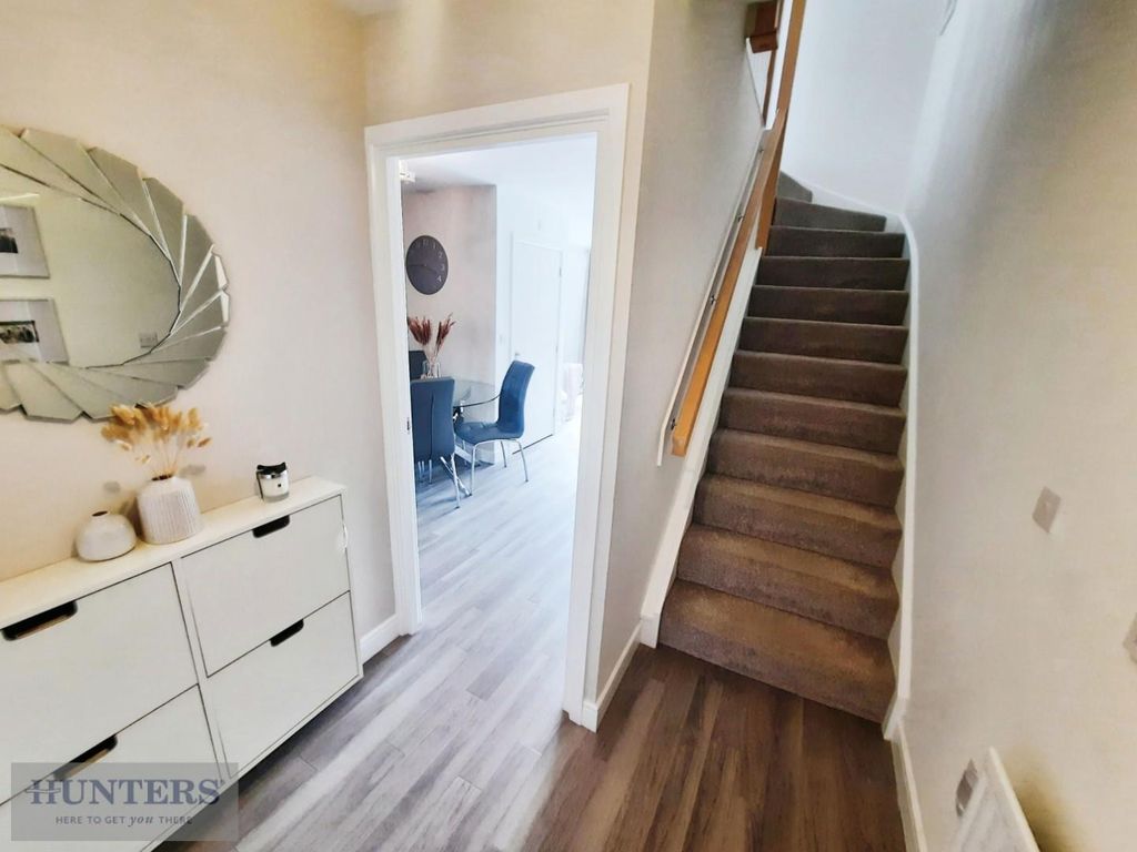 Property photo 3 of 19 Entrance Hallway