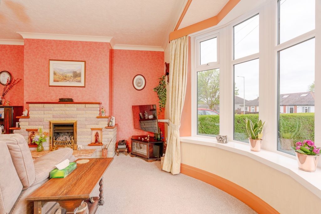 Property photo 3 of 17 Photo