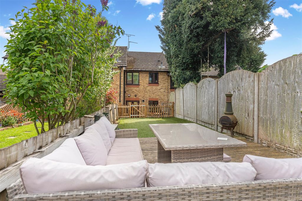 Property photo 3 of 18 9 Lexton Gardens, Middleton Cheney-17.Jpg