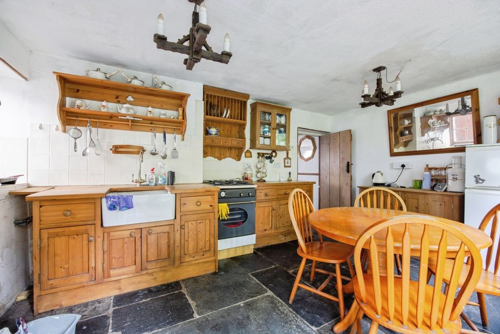Property photo 3 of 17 Kitchen / Diner