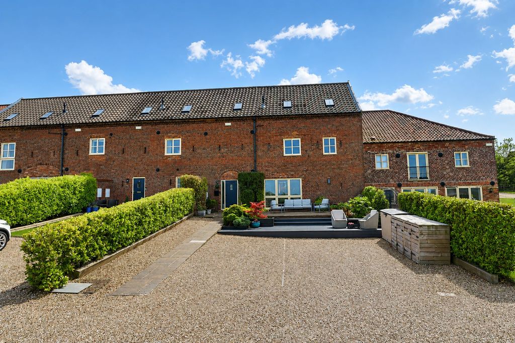 Property photo 1 of 27