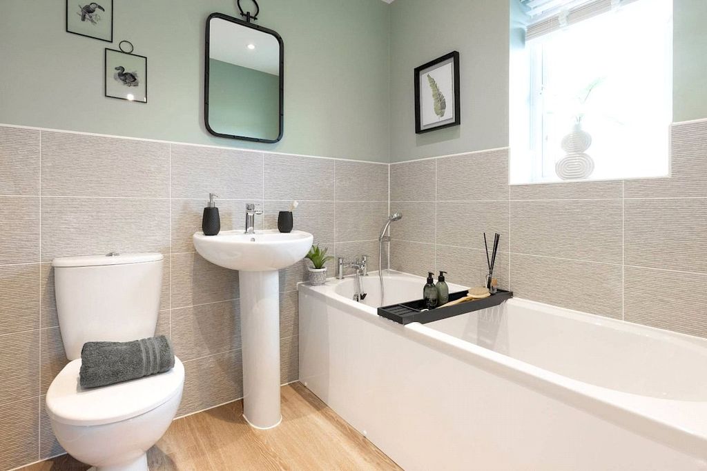 Property photo 2 of 8 Bathroom