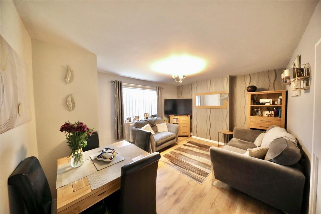 Property photo 2 of 18 Living Room