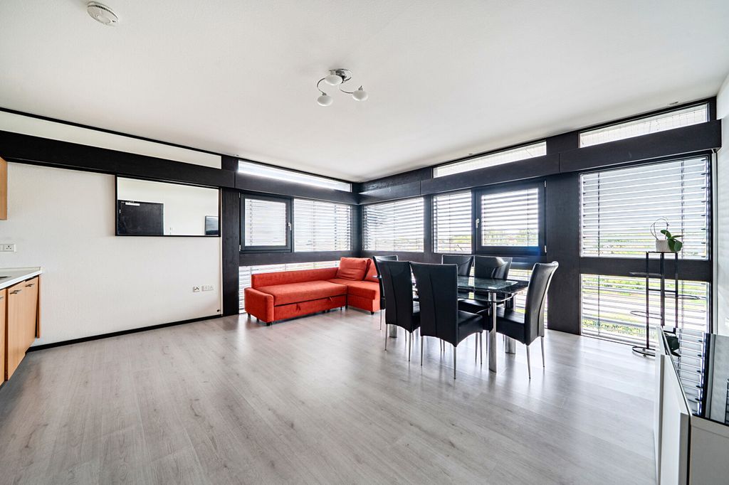 Property photo 1 of 6 Reception