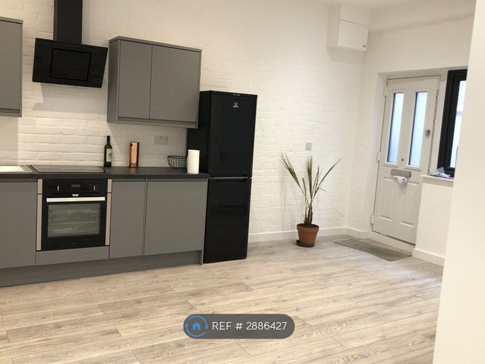 Property photo 1 of 2