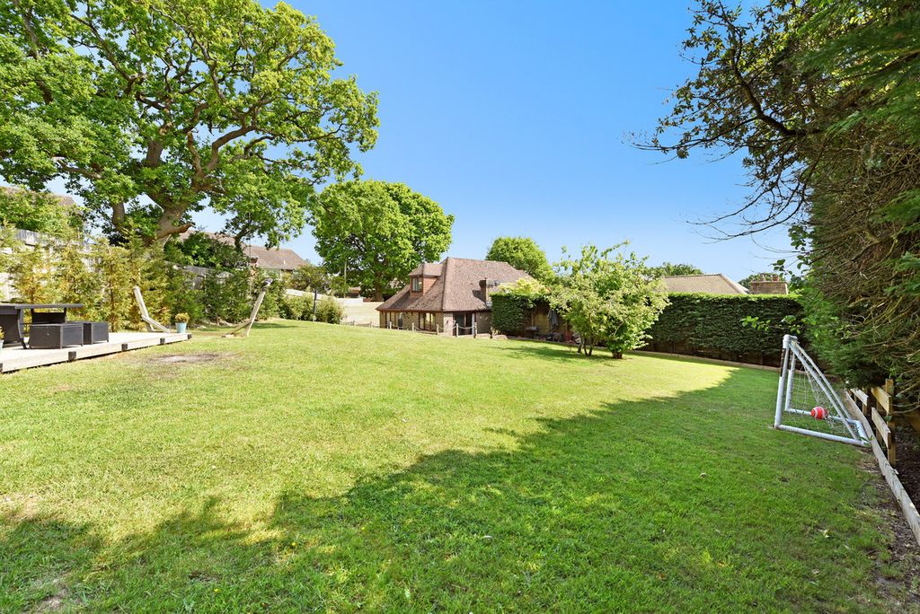 Property photo 3 of 28