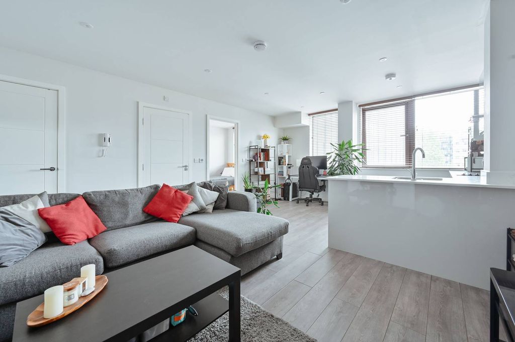 Property photo 1 of 8