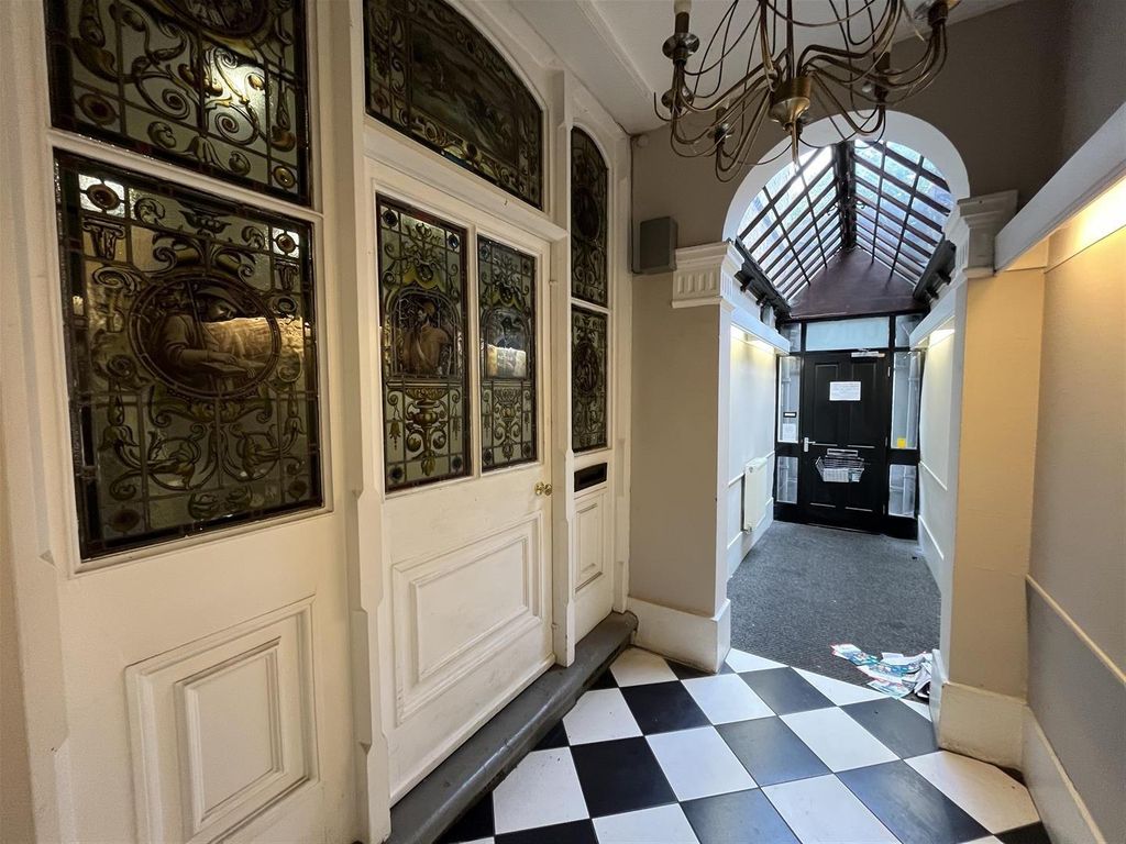 Property photo 2 of 28