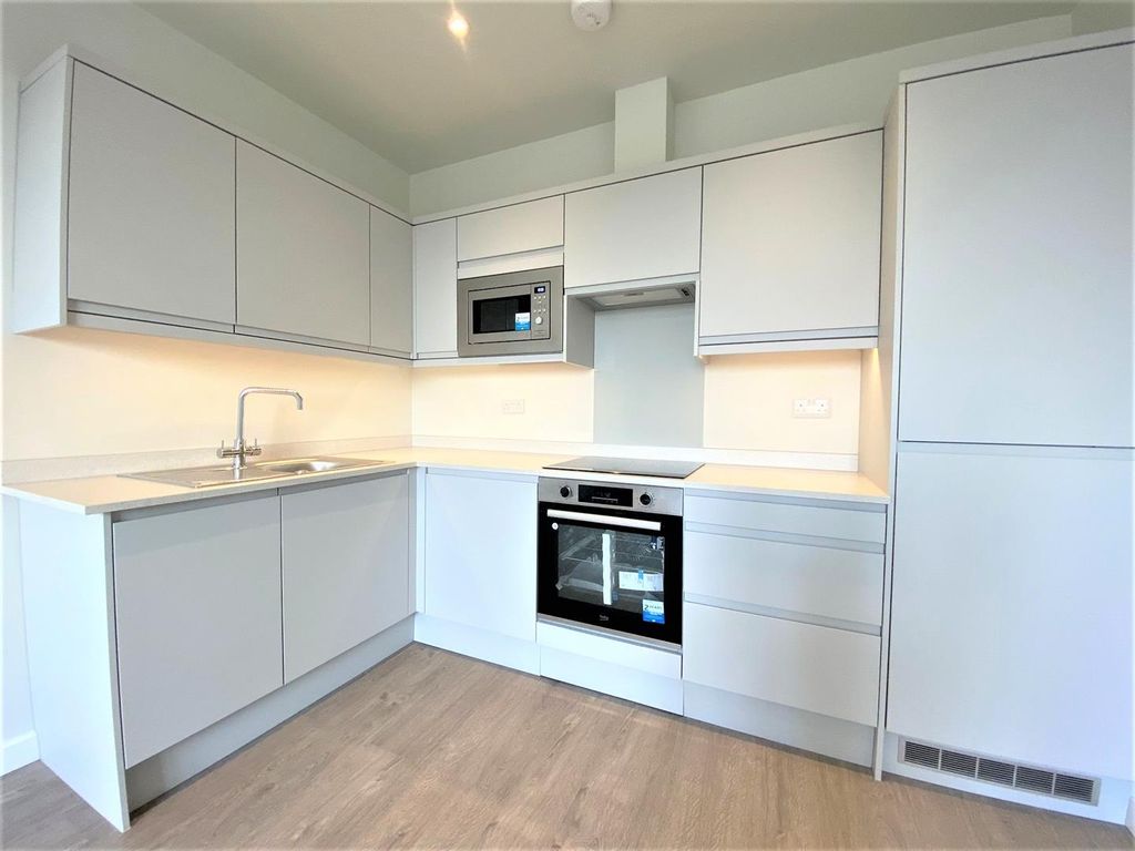 Property photo 2 of 10 Kitchen