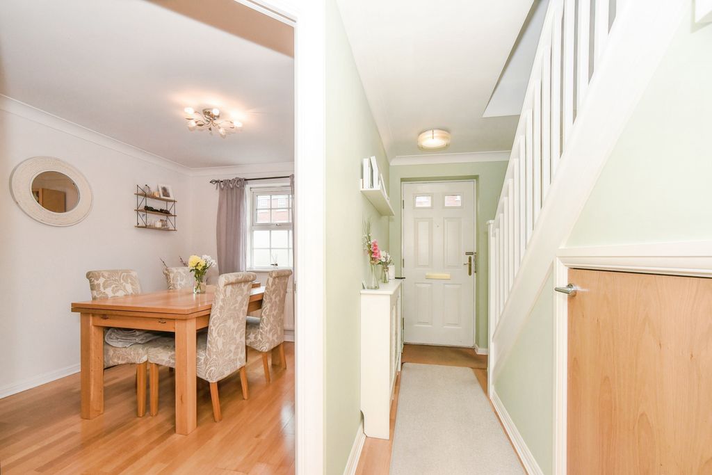 Property photo 2 of 20