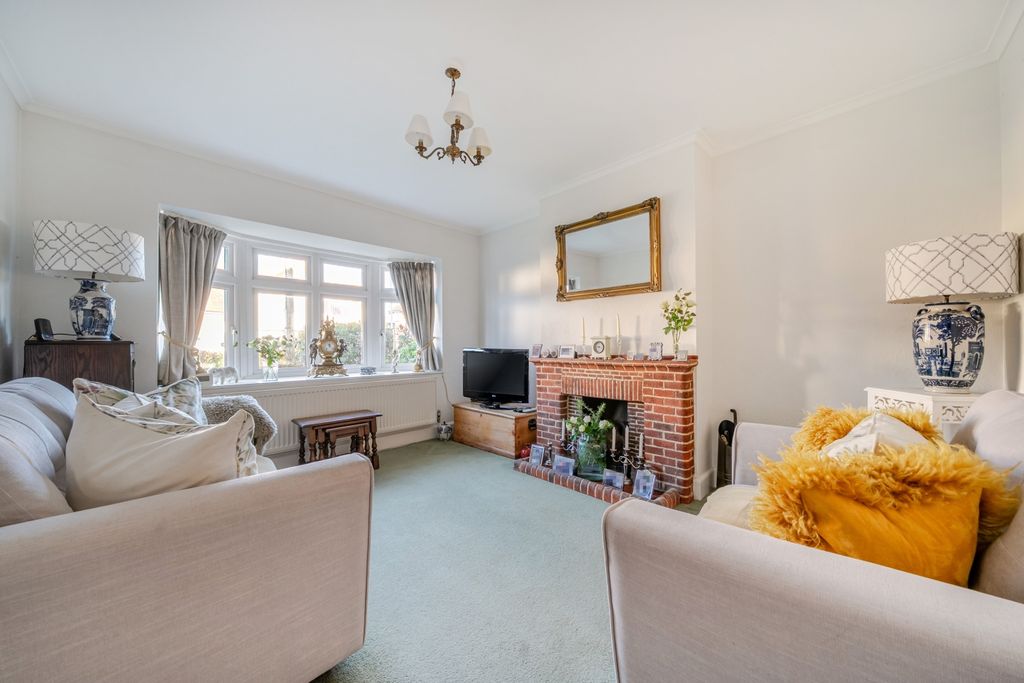 Property photo 2 of 19 Lounge