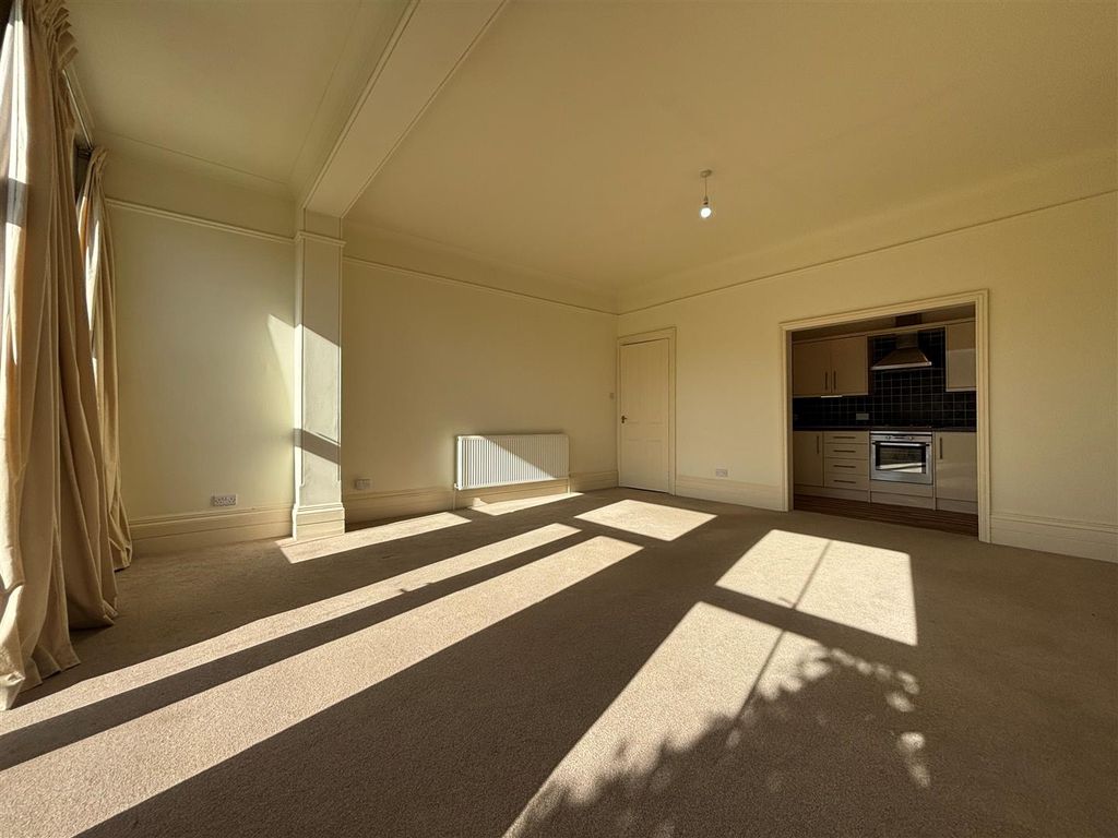 Property photo 2 of 13 Living/Dining Room