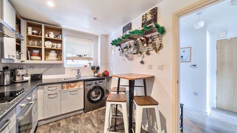 Property photo 3 of 17 Photo 4