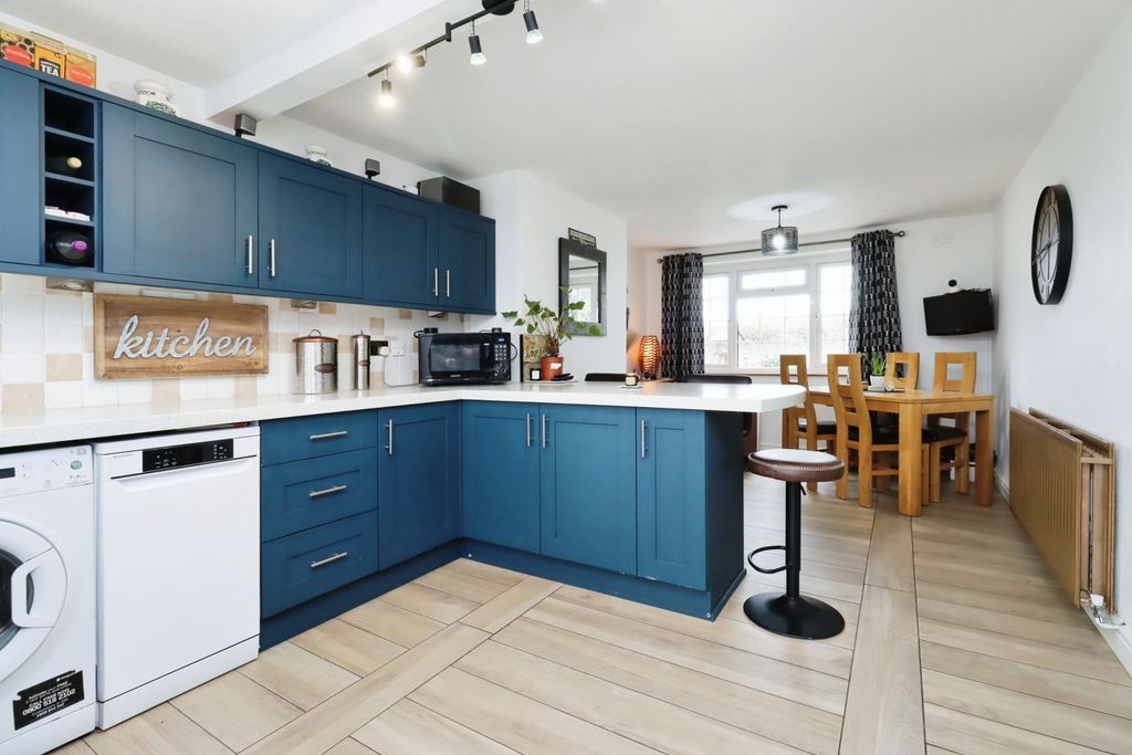 Property photo 2 of 15 Dining Kitchen