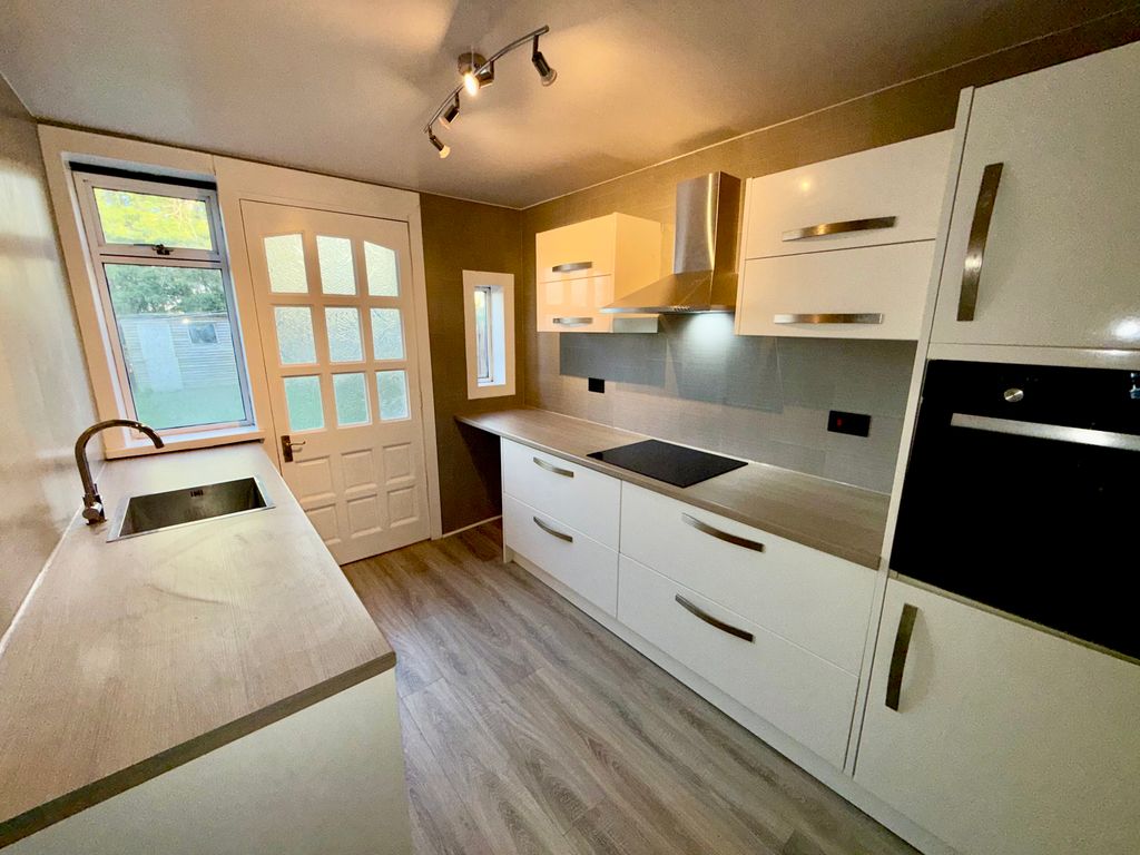 Property photo 1 of 6 2