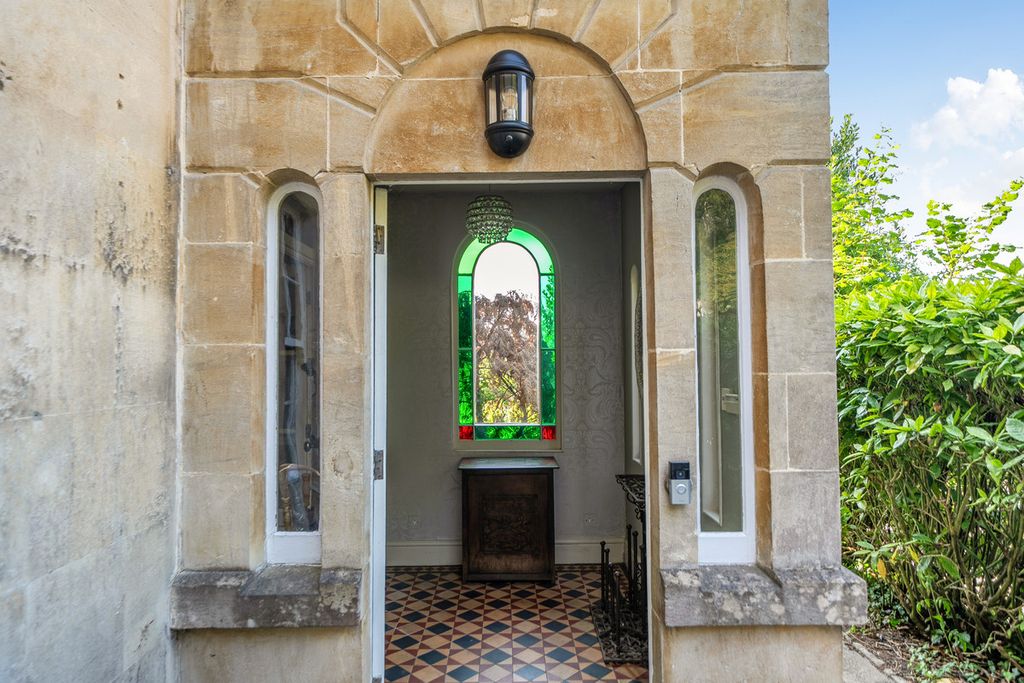 Property photo 2 of 36
