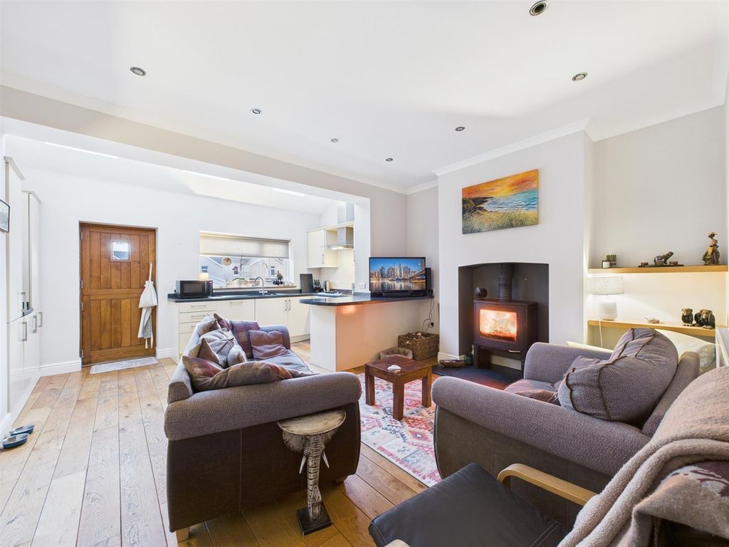 Property photo 2 of 18 Cam02295G0-Pr0371-Still011.Jpg